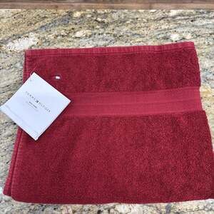 Tommy Hilfiger Bath Towel red 30*54”
